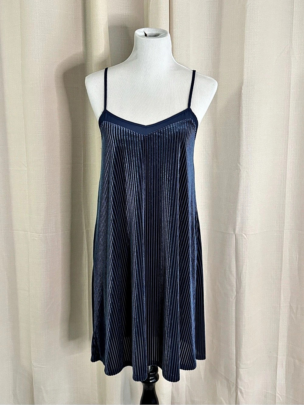 Mudd Pleated Mini Dress in Blue Size Medium Like New
